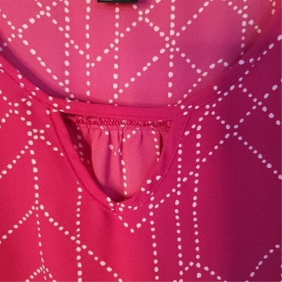 TORRID Geometric Magenta  White Polka Dot Top Keyhole Georgette Blouse. US 0X - Picture 10 of 12